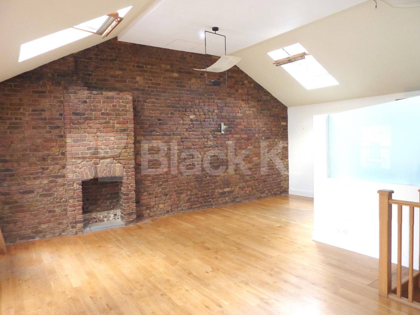 			MUST SEE!!, 2 Bedroom, 1 bath, 1 reception Mews House			 Chippenham Mews, MAIDA VALE